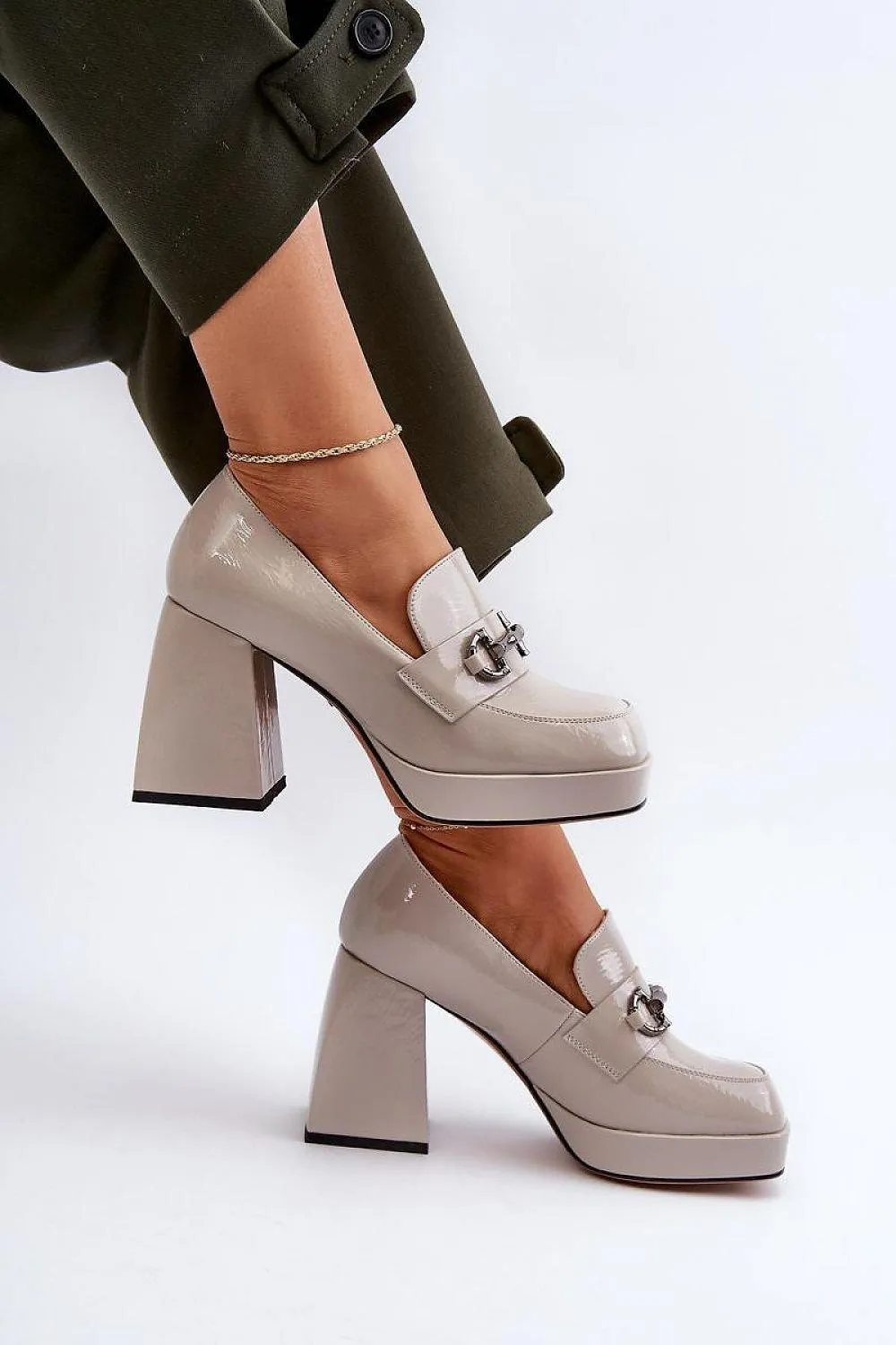 Heeled low shoes model 196316 Step in style